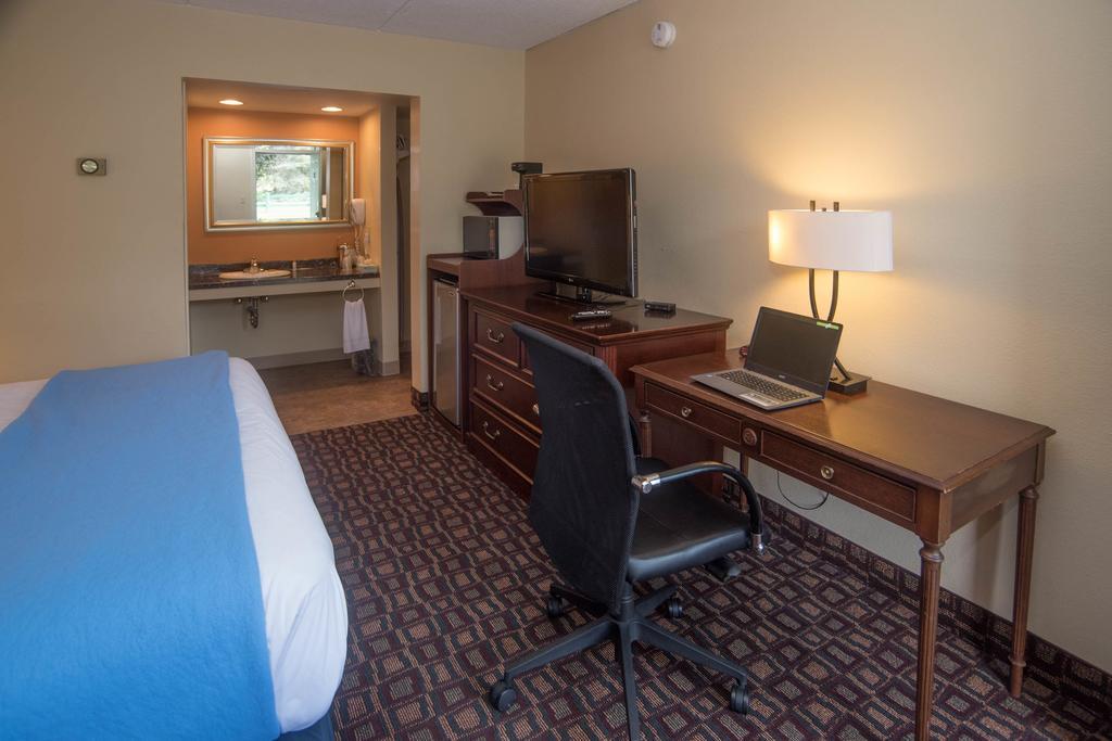 Lyndonville Colonnade Inn מראה חיצוני תמונה