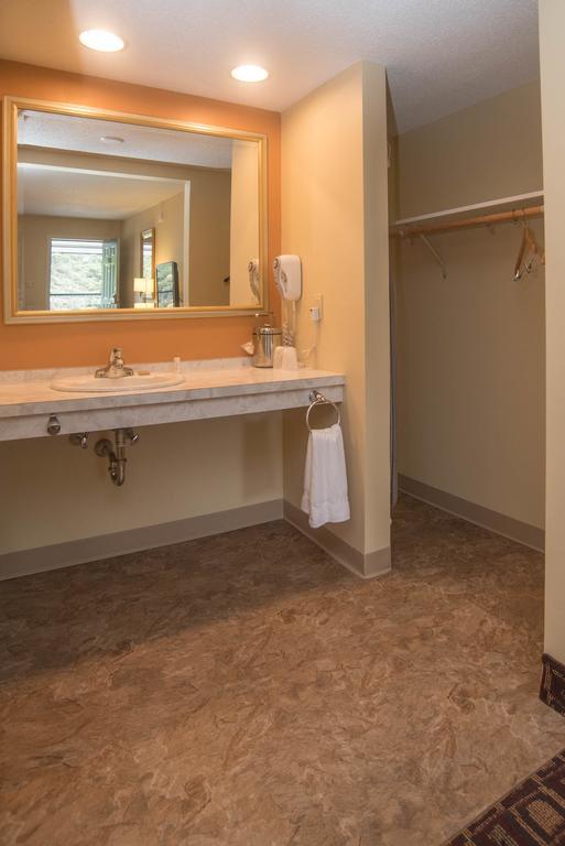 Lyndonville Colonnade Inn מראה חיצוני תמונה