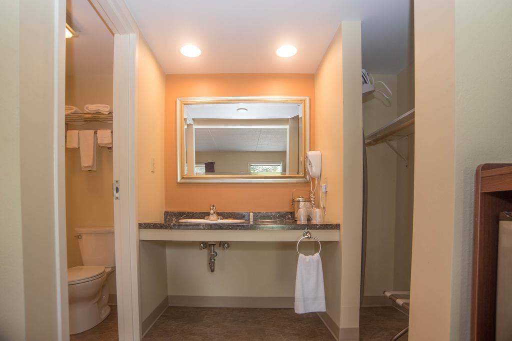 Lyndonville Colonnade Inn מראה חיצוני תמונה