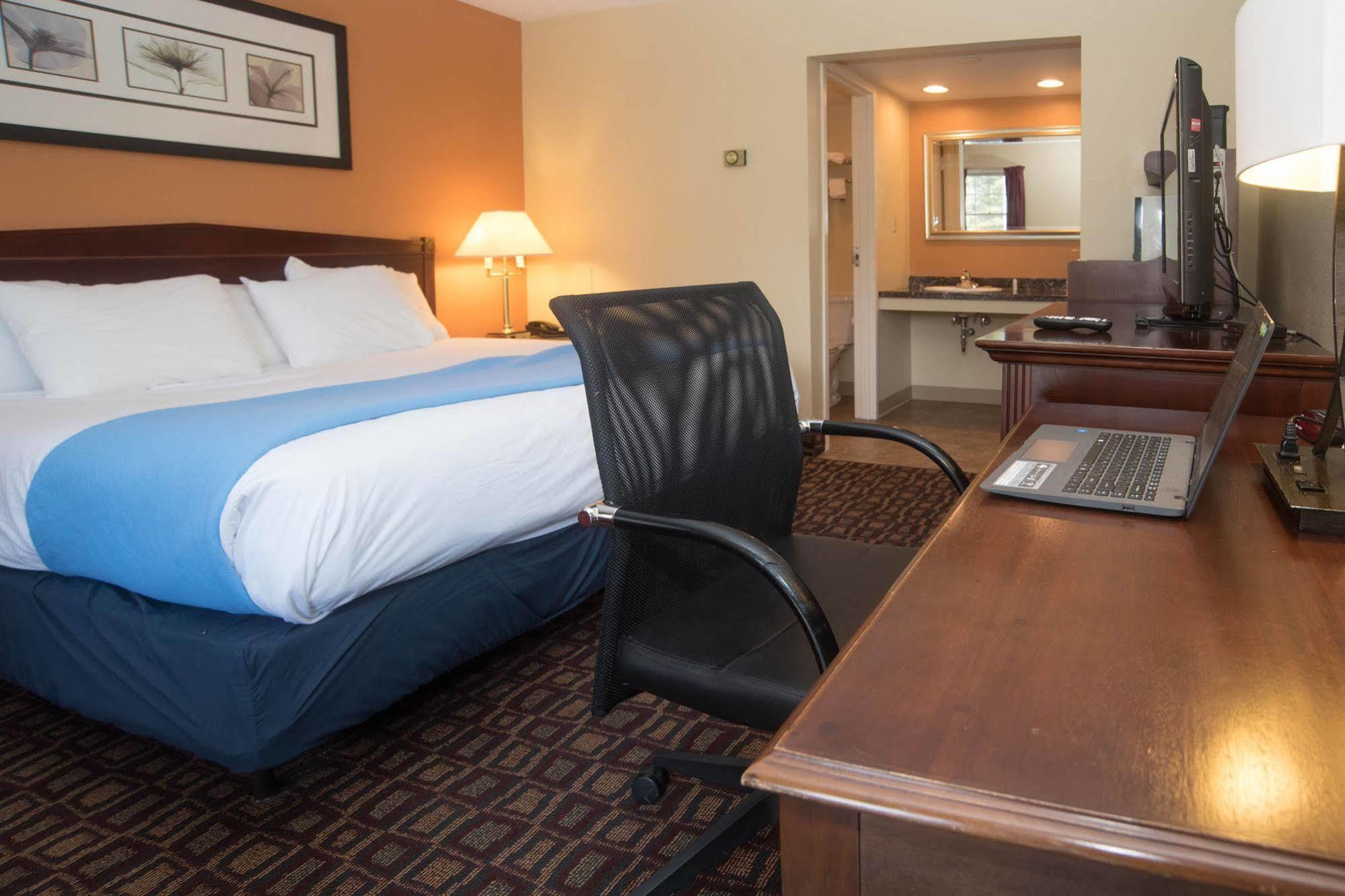 Lyndonville Colonnade Inn מראה חיצוני תמונה