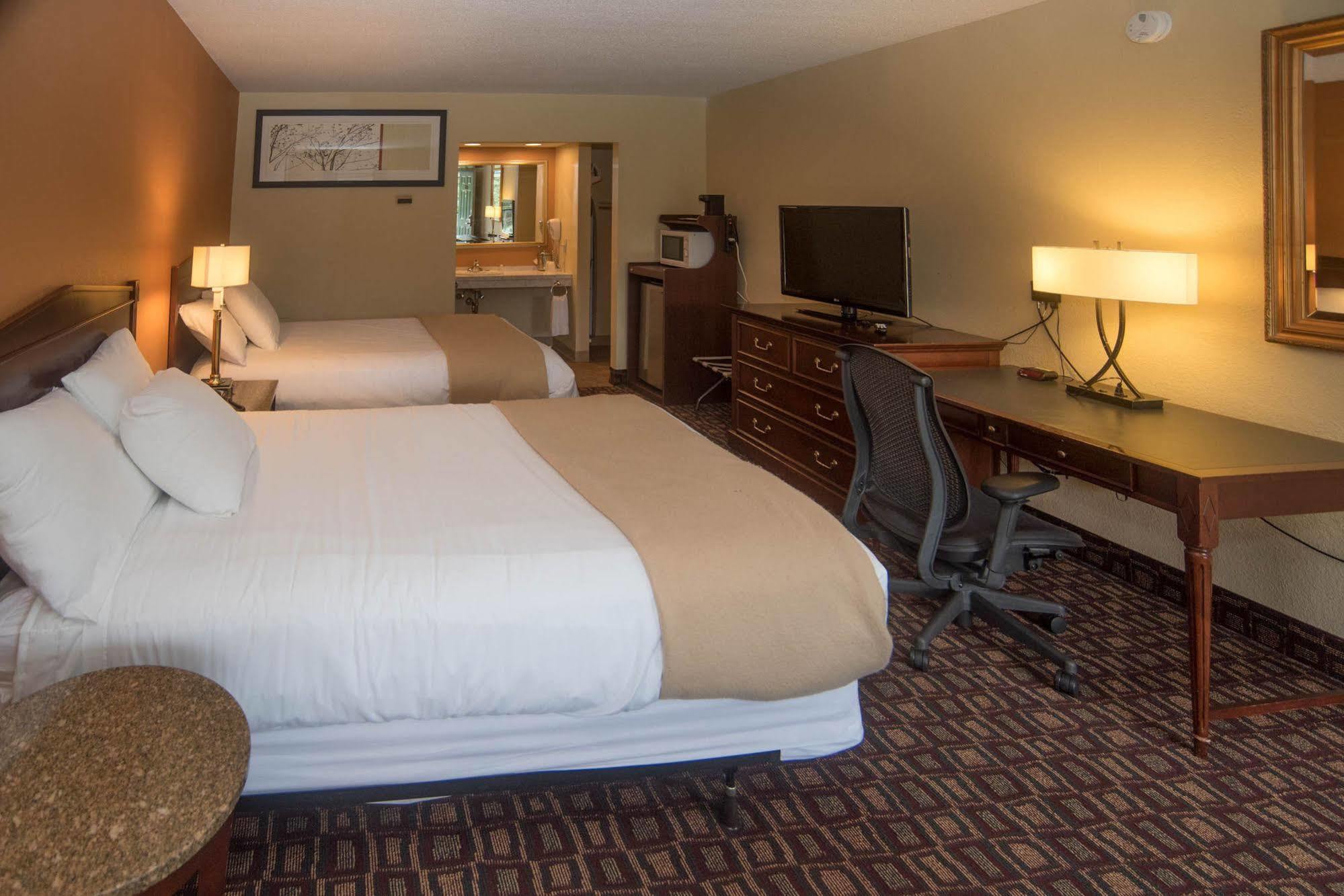 Lyndonville Colonnade Inn מראה חיצוני תמונה