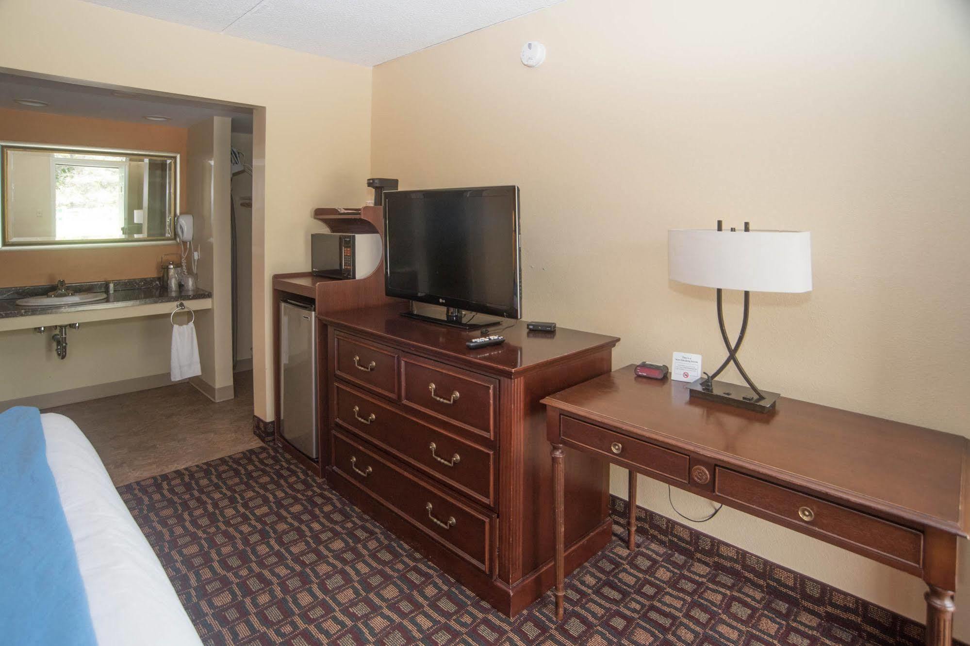 Lyndonville Colonnade Inn מראה חיצוני תמונה