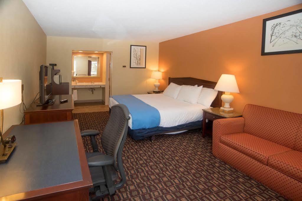 Lyndonville Colonnade Inn מראה חיצוני תמונה